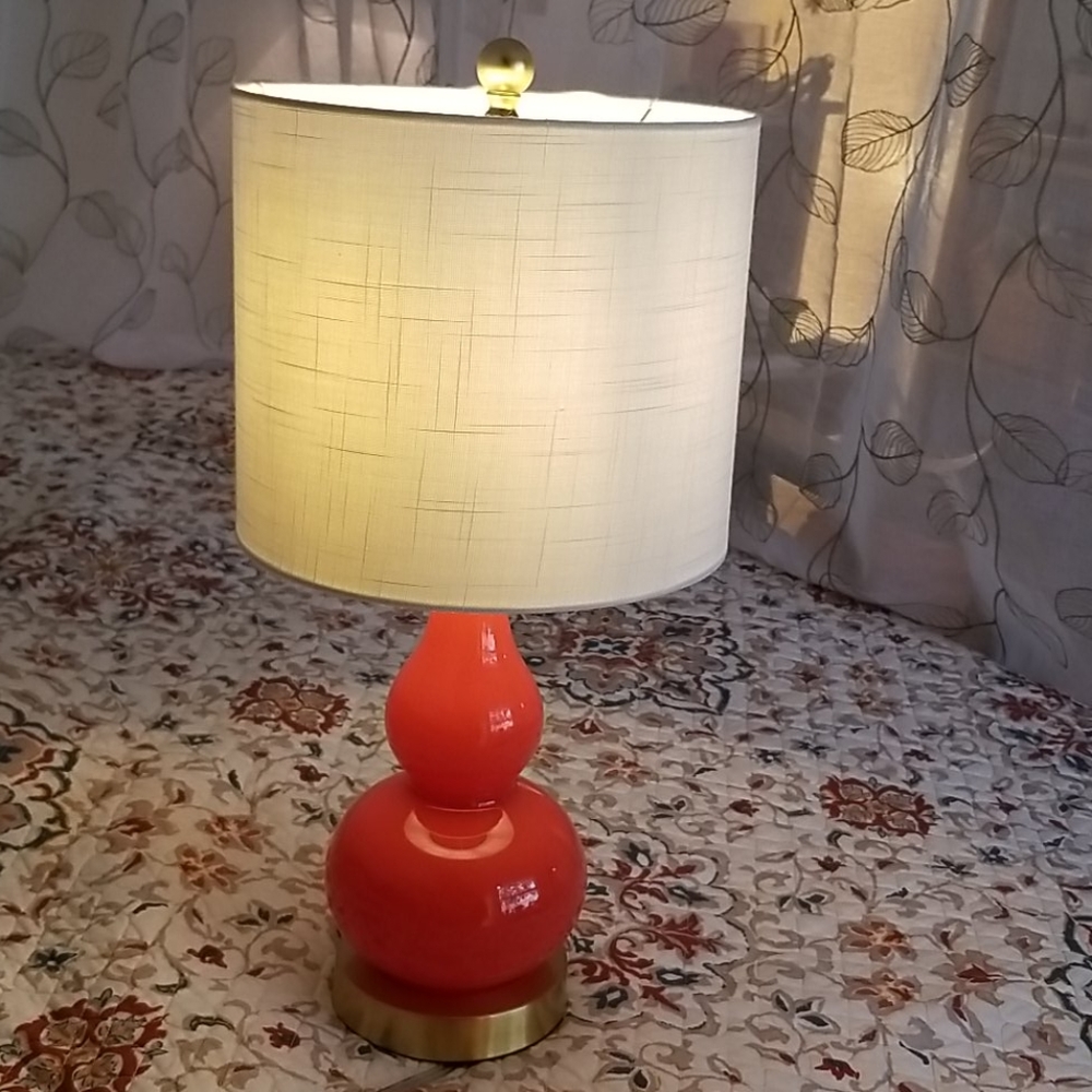 JONATHAN Y glass lamp with Edison bulb